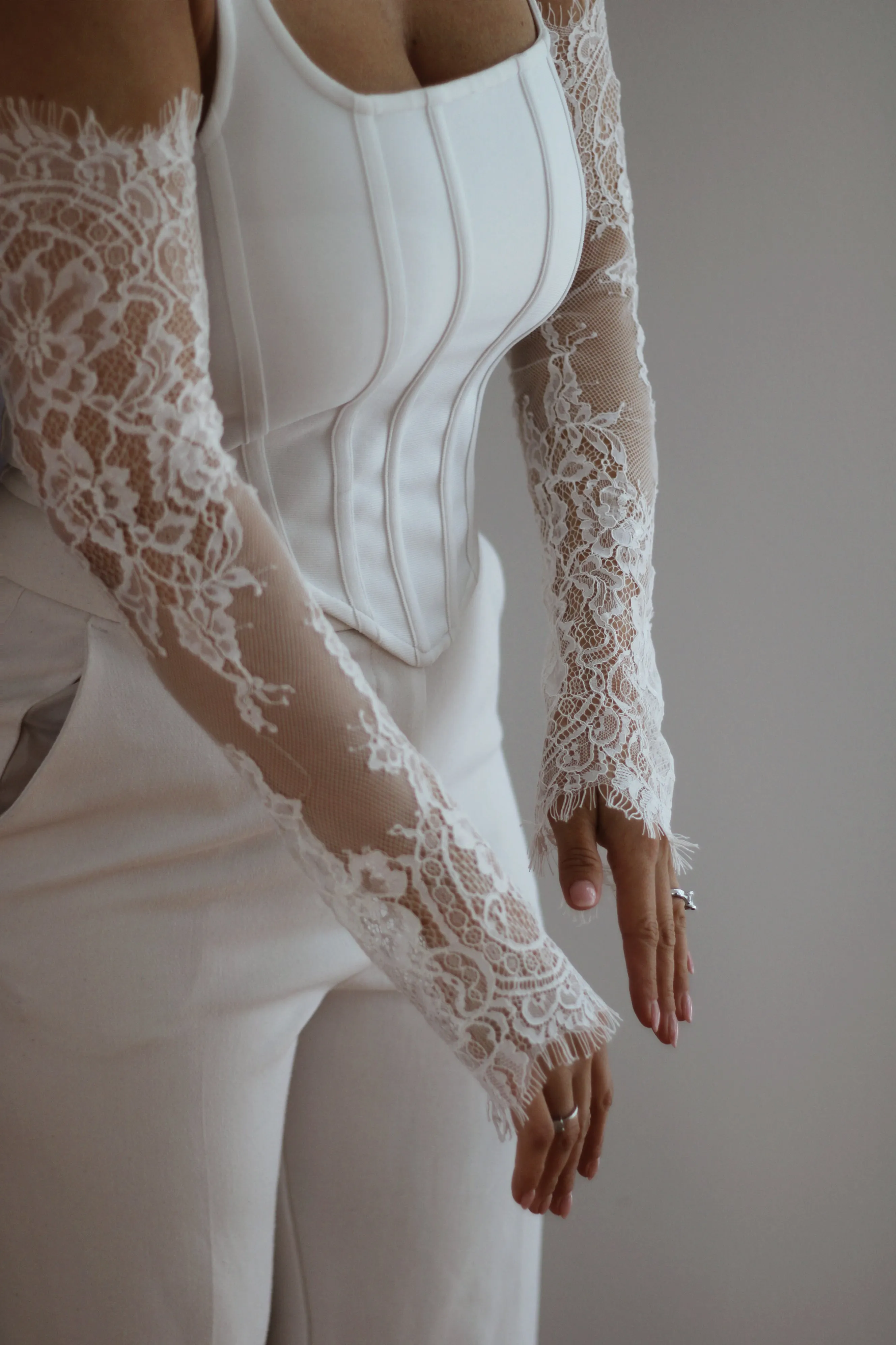 Chantilly Lace Scallop Bridal Sleeves