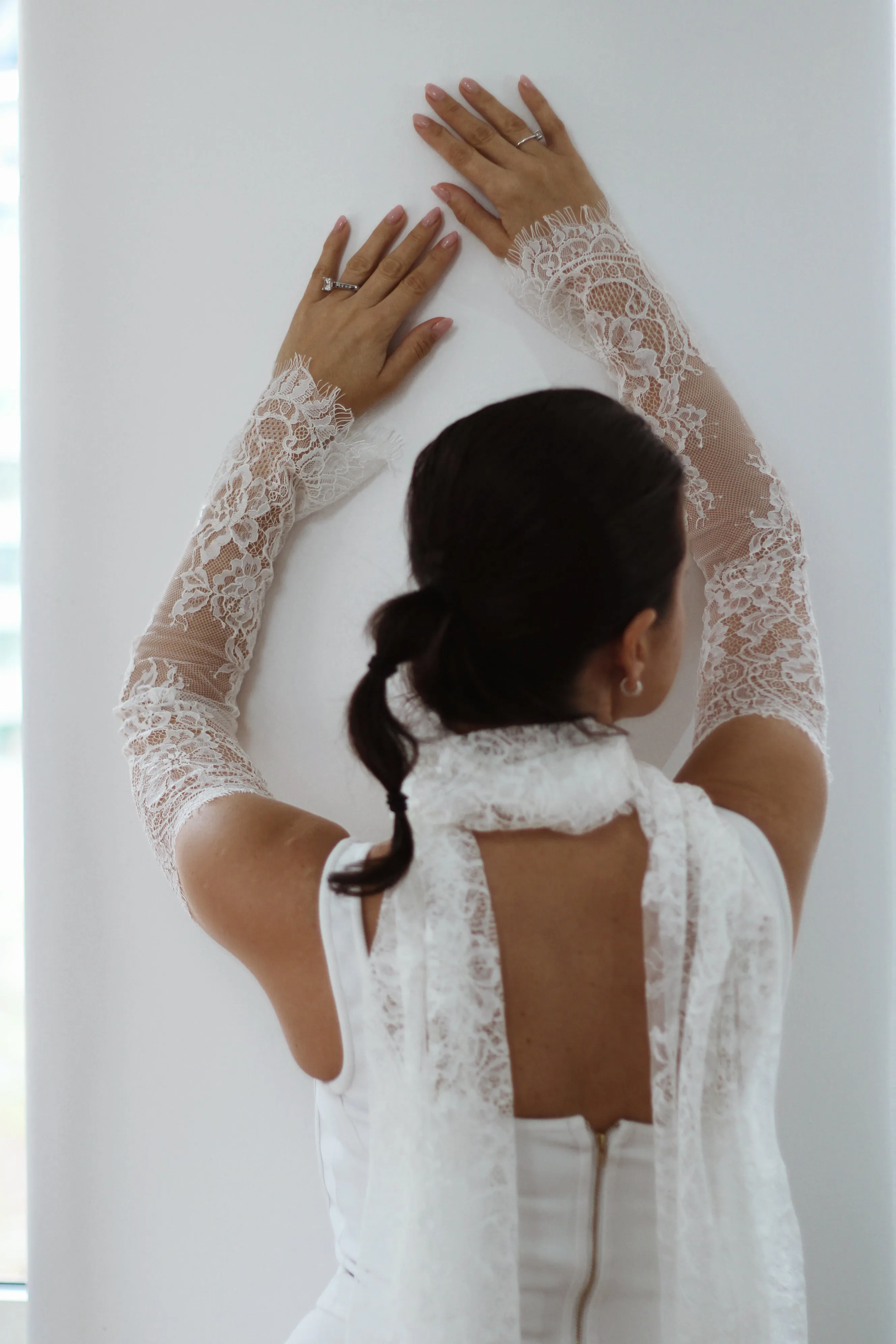 Chantilly Lace Scallop Bridal Sleeves