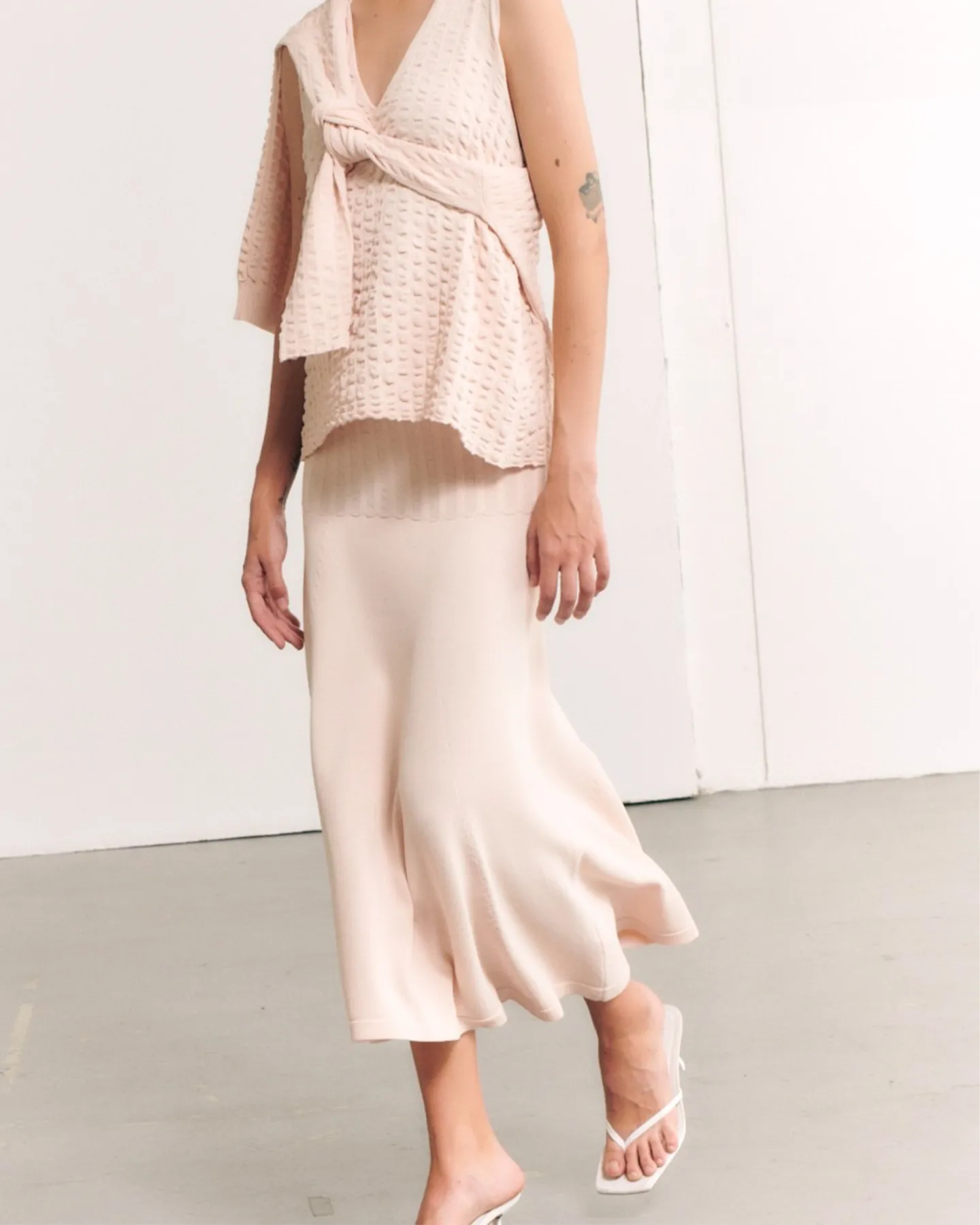 CRINKLED KNIT MIDI SKIRT - BUTTER