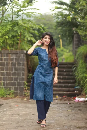 Jashvi Women Blue Printed Kurta with Trousers