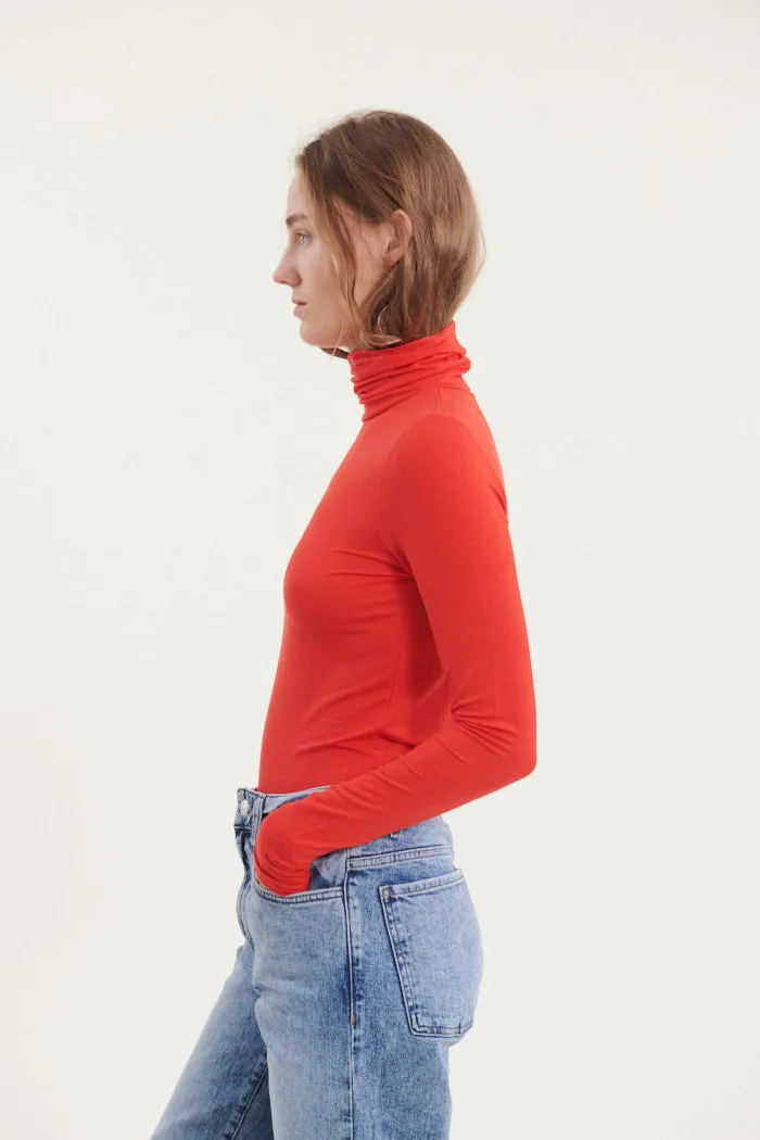 Joline T-Neck - High Risk Red