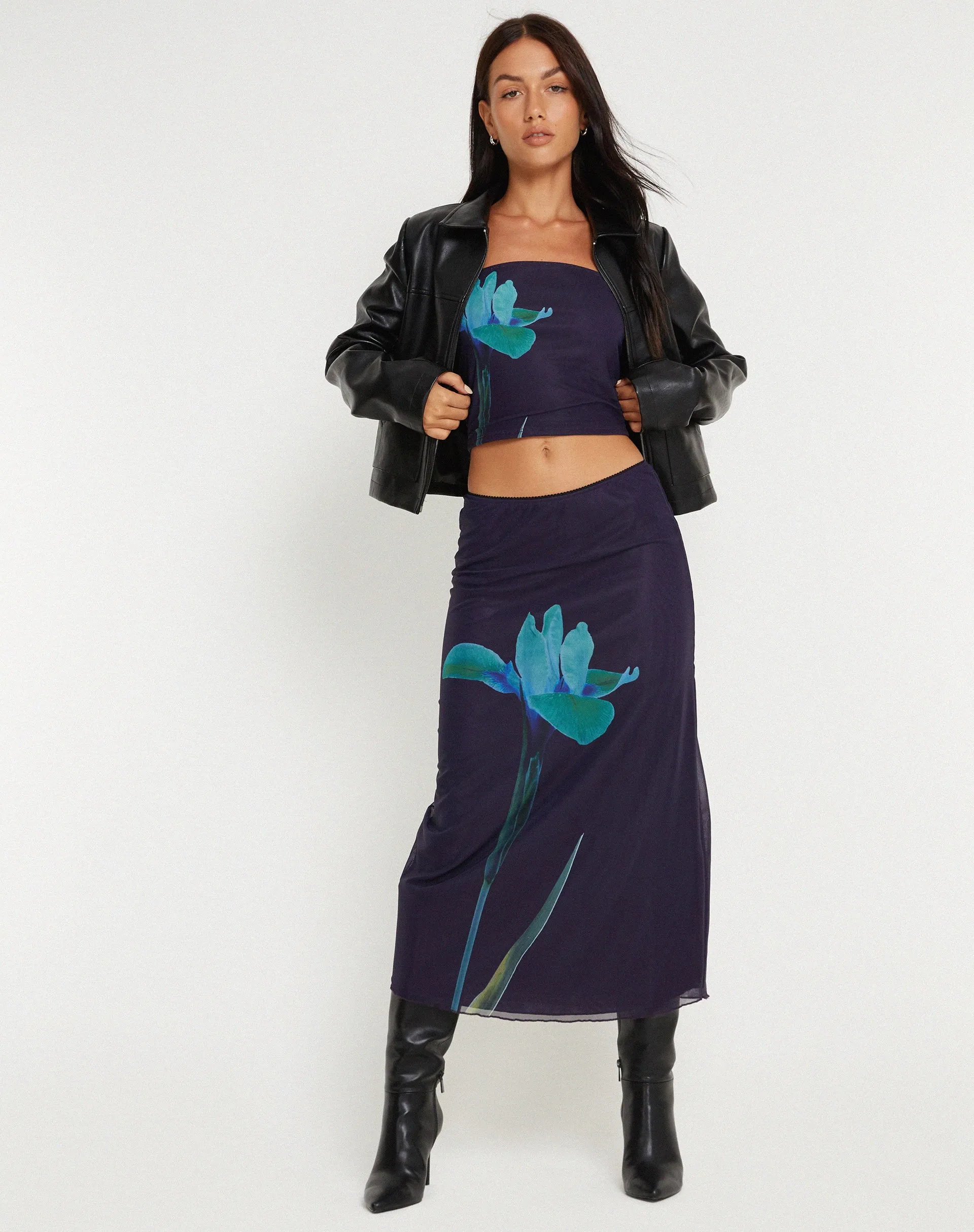 Lassie Midi Skirt in Navy Placement Flower