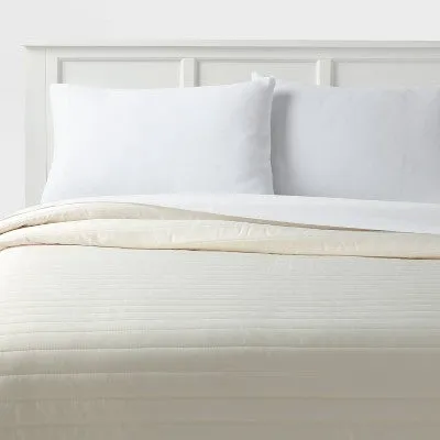 New - Room Essentials Quilt Sateen Modern Solid Midweight OEKO-TEX, Ivory, King