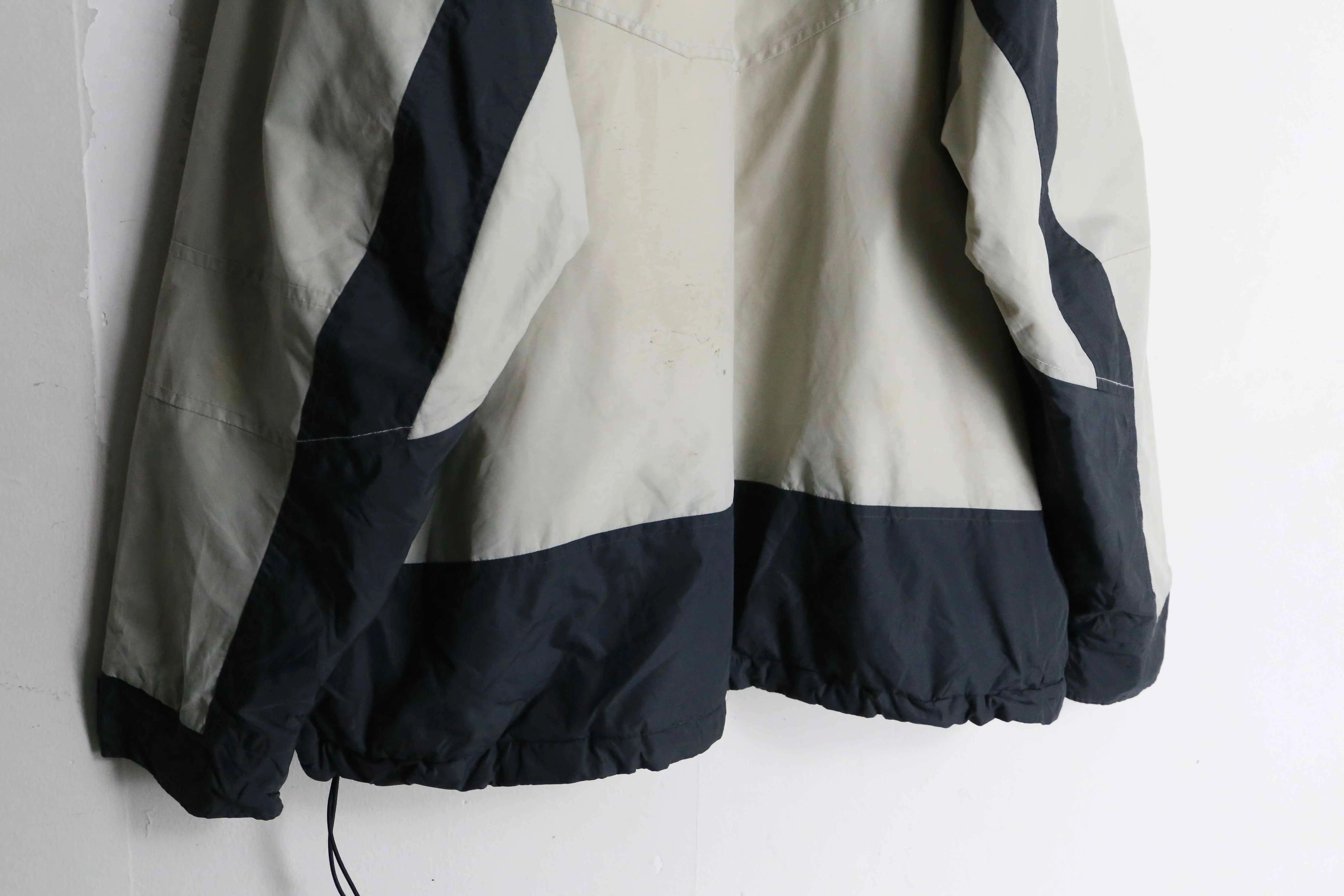 "Columbia" ivory switch design nylon mountain parka