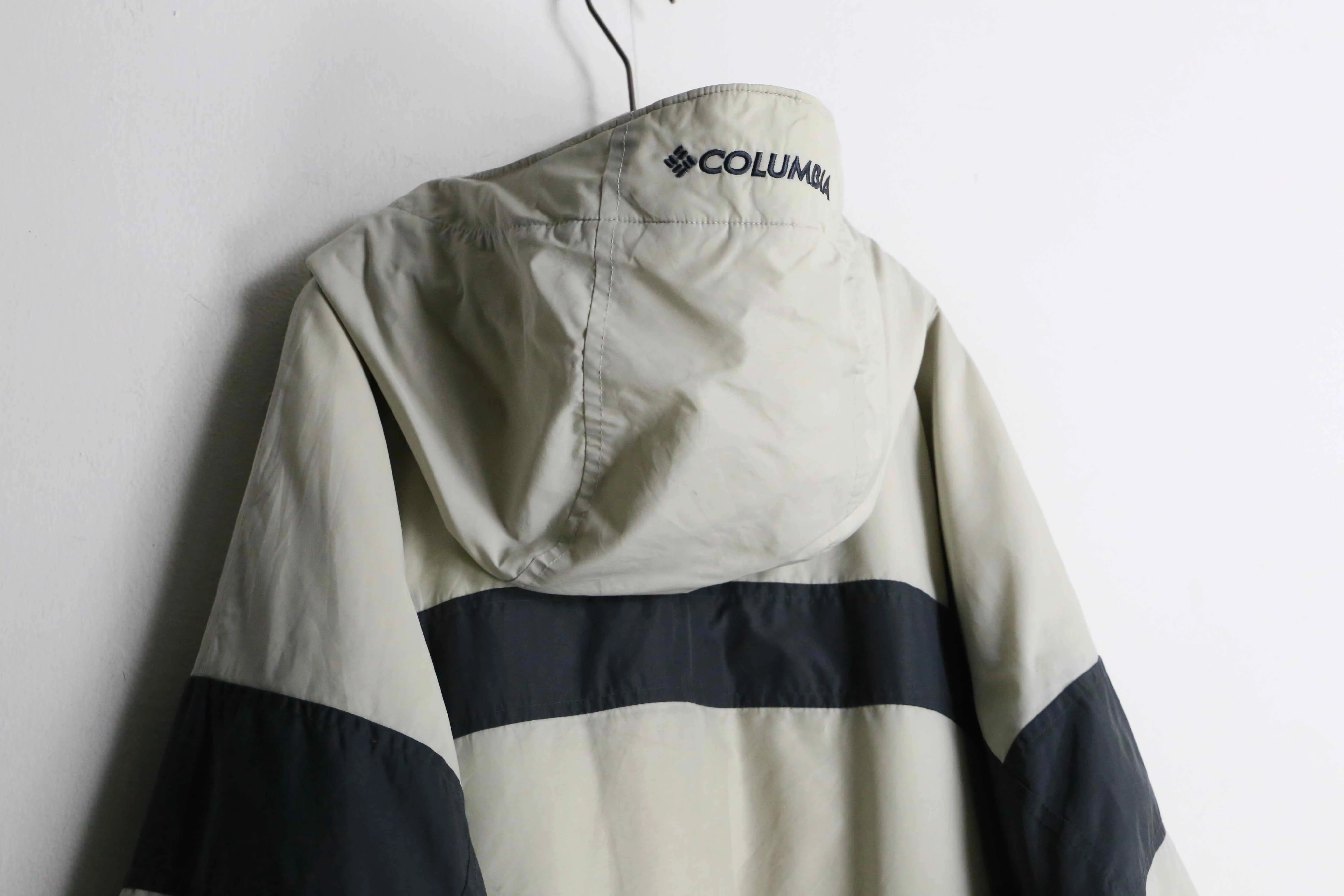 "Columbia" ivory switch design nylon mountain parka