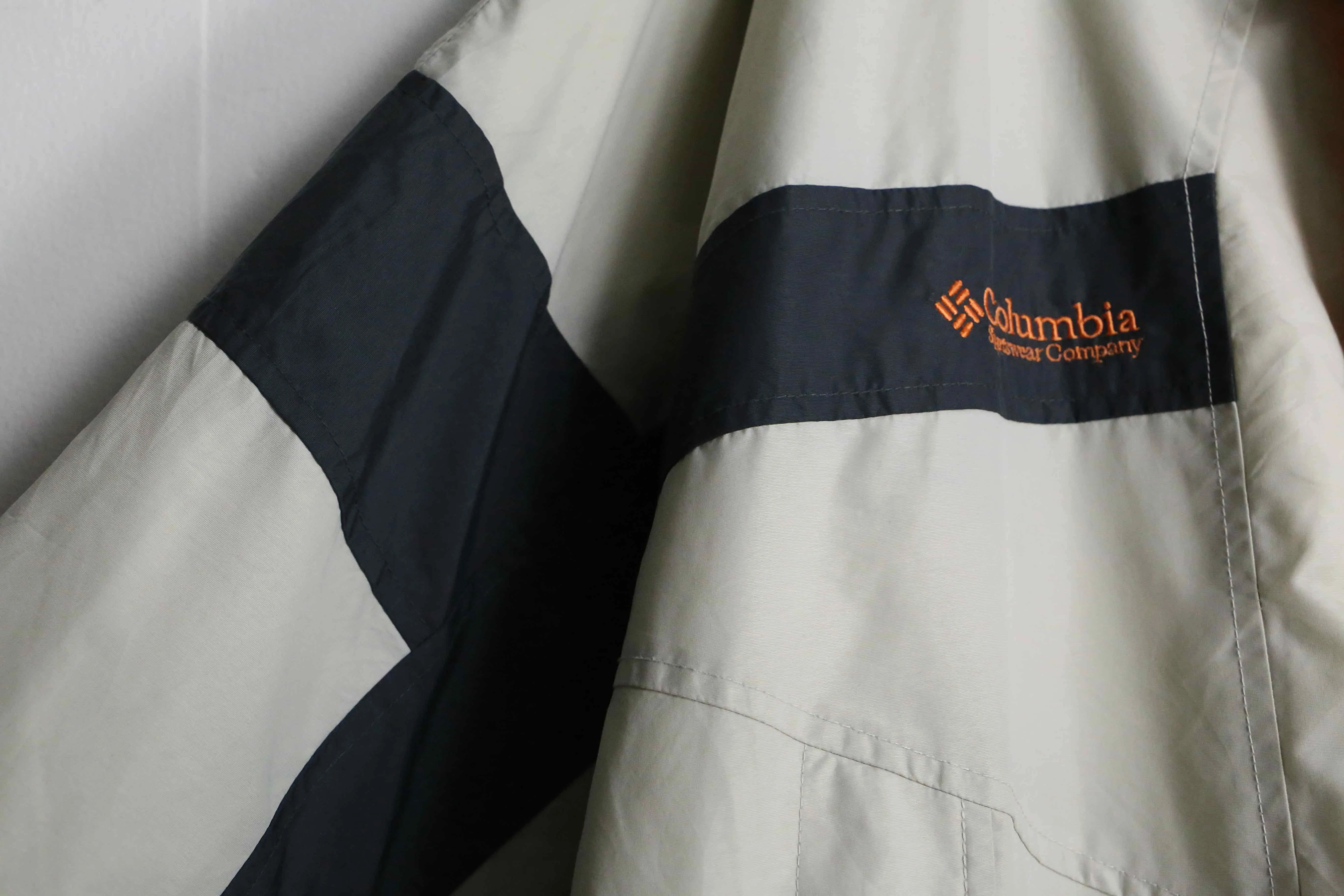 "Columbia" ivory switch design nylon mountain parka